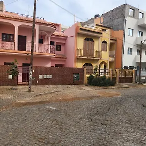 Apartamento Casa Cor De Rosa, Praia
